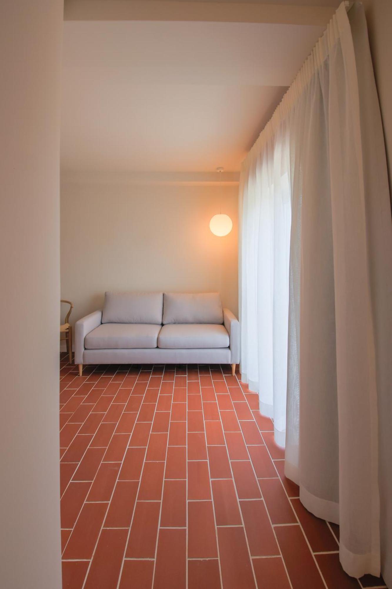 Terra Aurea Aparthotel 萨洛 外观 照片