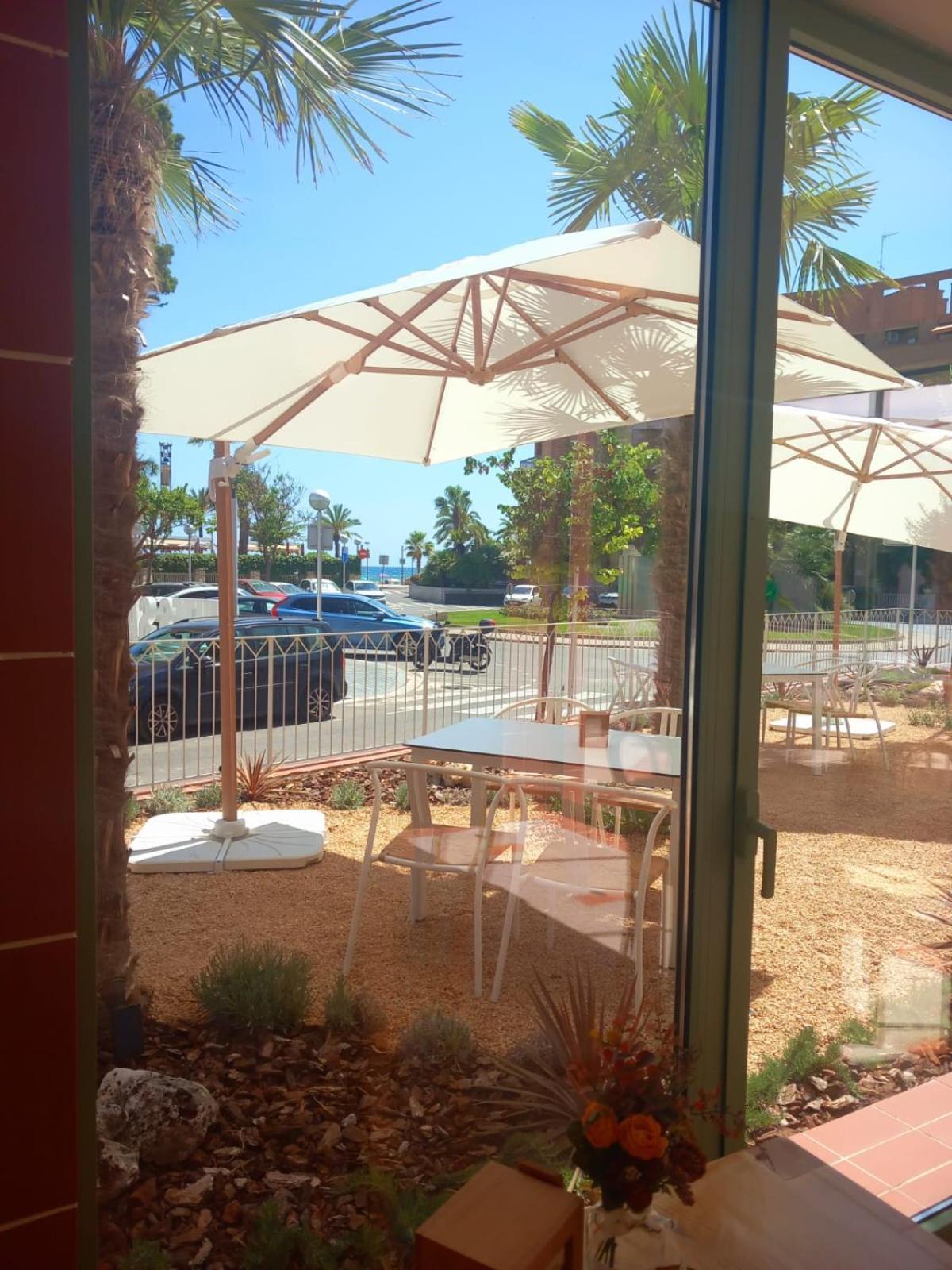 Terra Aurea Aparthotel 萨洛 外观 照片